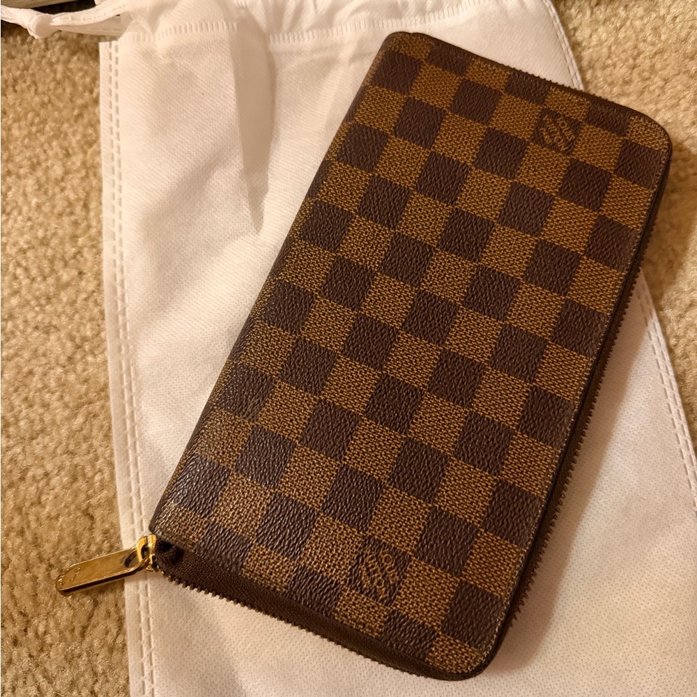 LV  damier ebene organizer zippy